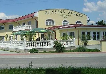 Penzion Europa Diakovce מראה חיצוני תמונה