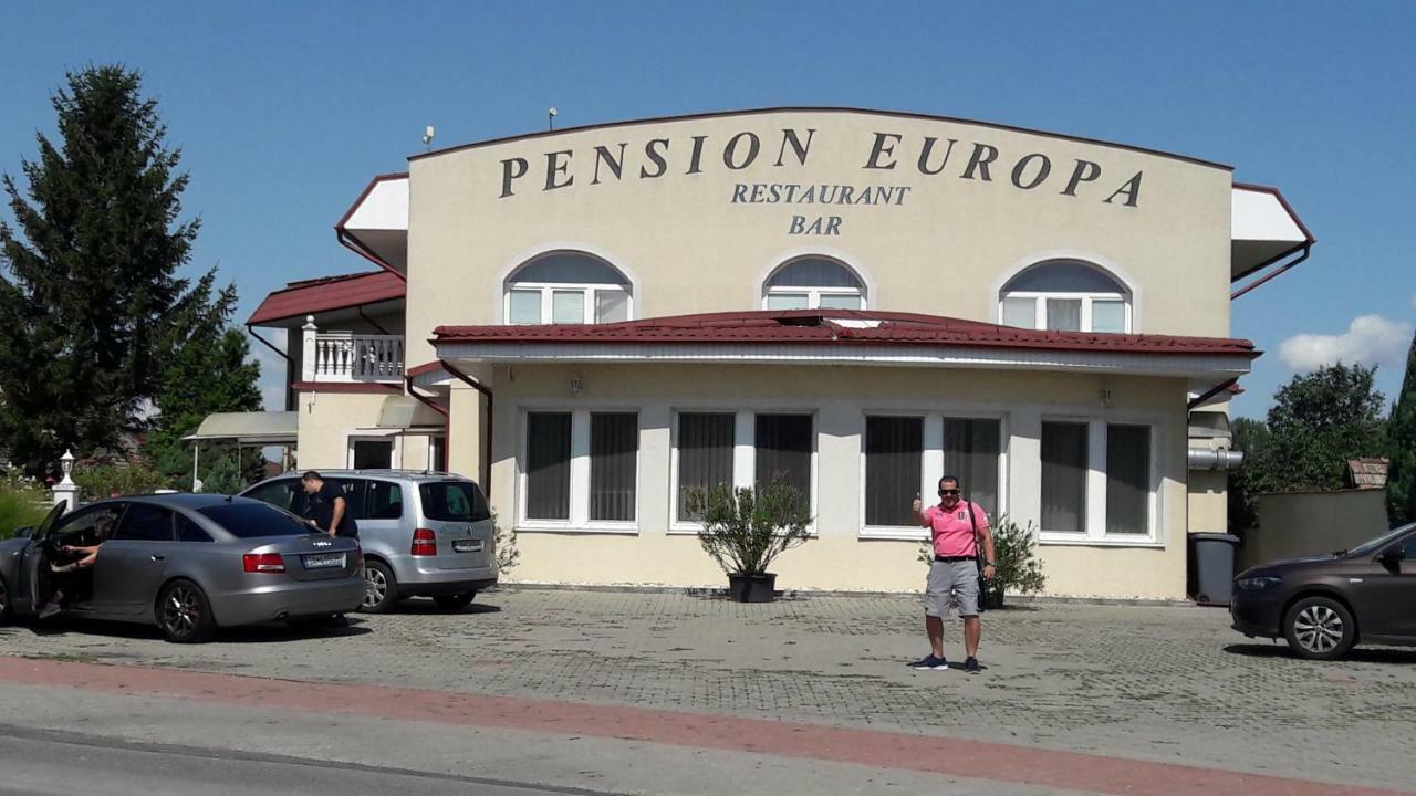 Penzion Europa Diakovce מראה חיצוני תמונה