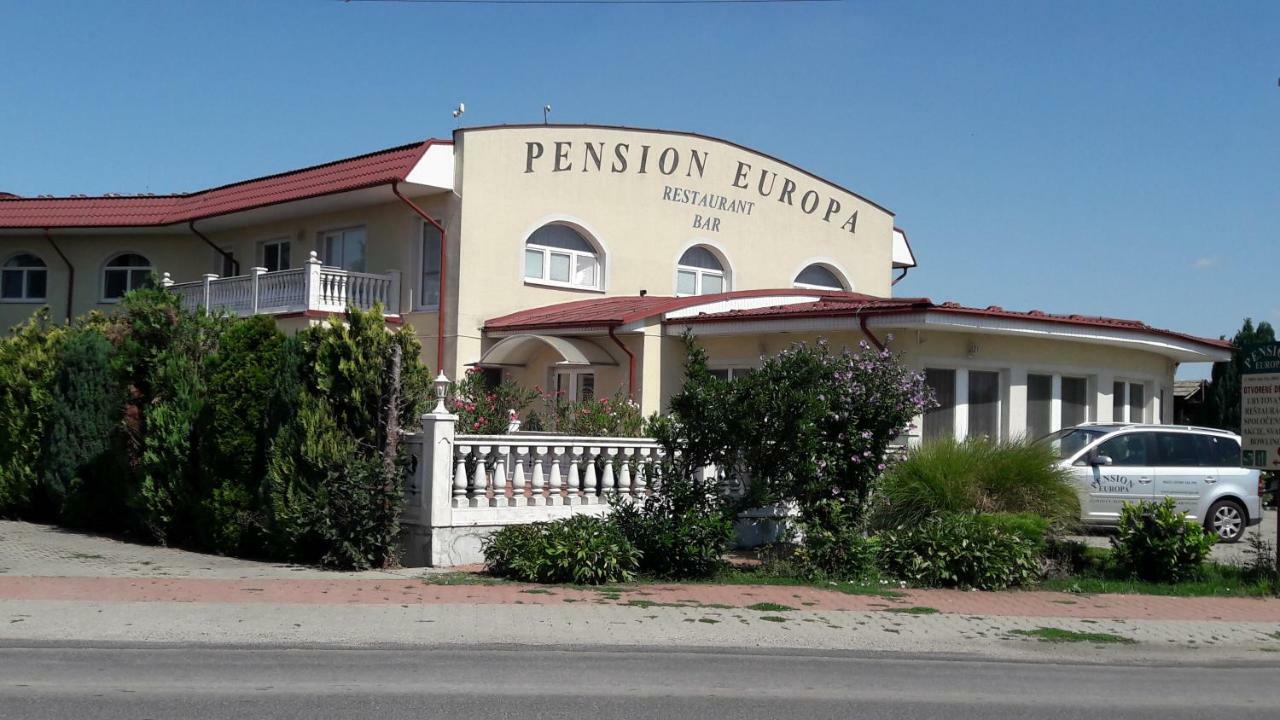 Penzion Europa Diakovce מראה חיצוני תמונה