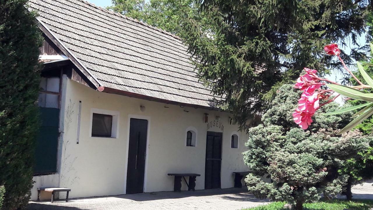 Penzion Europa Diakovce מראה חיצוני תמונה