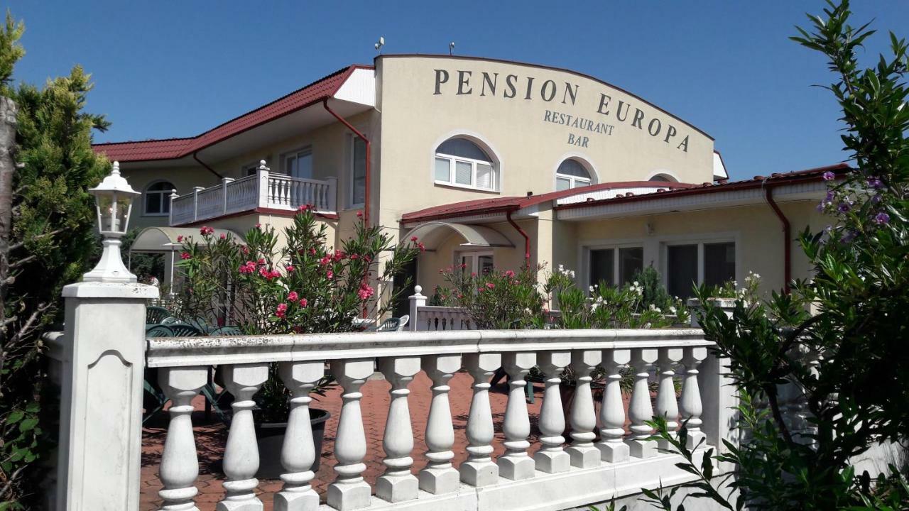 Penzion Europa Diakovce מראה חיצוני תמונה